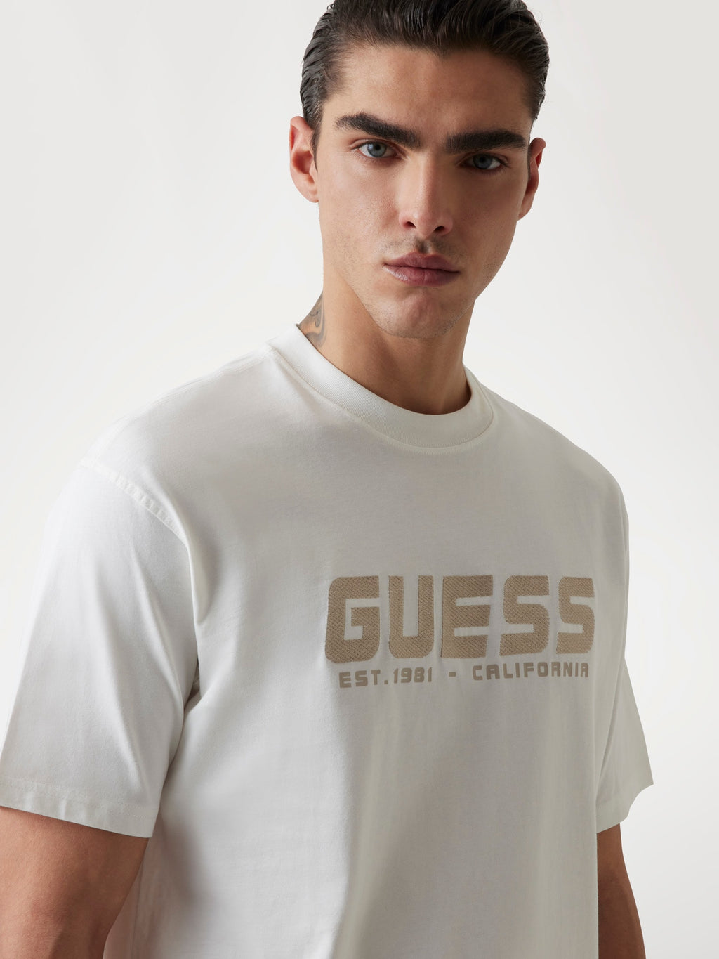 Front logo t-shirt