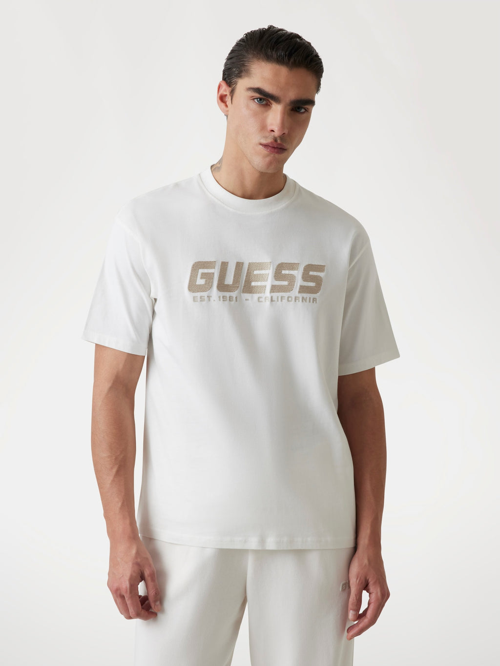 Front logo t-shirt