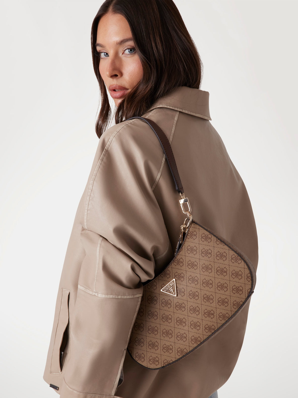 Noelle 4G logo shoulder bag