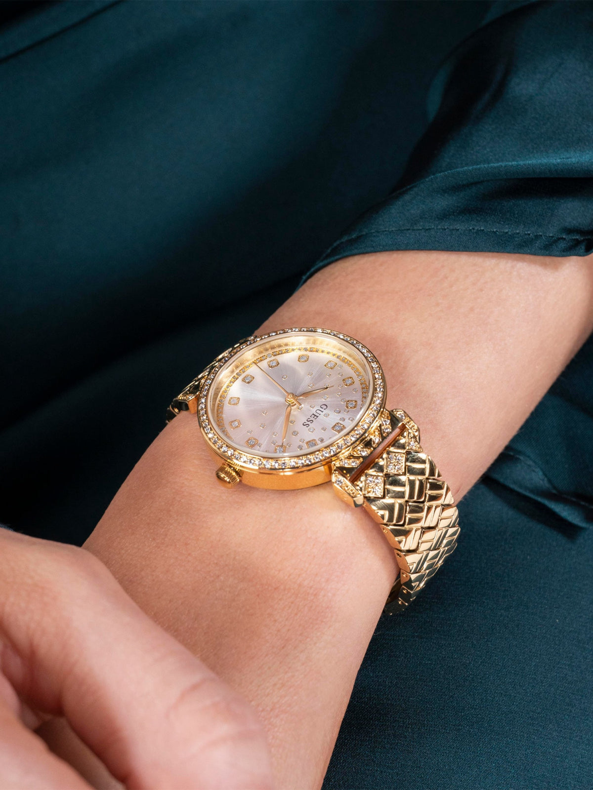 Crystal analogue watch