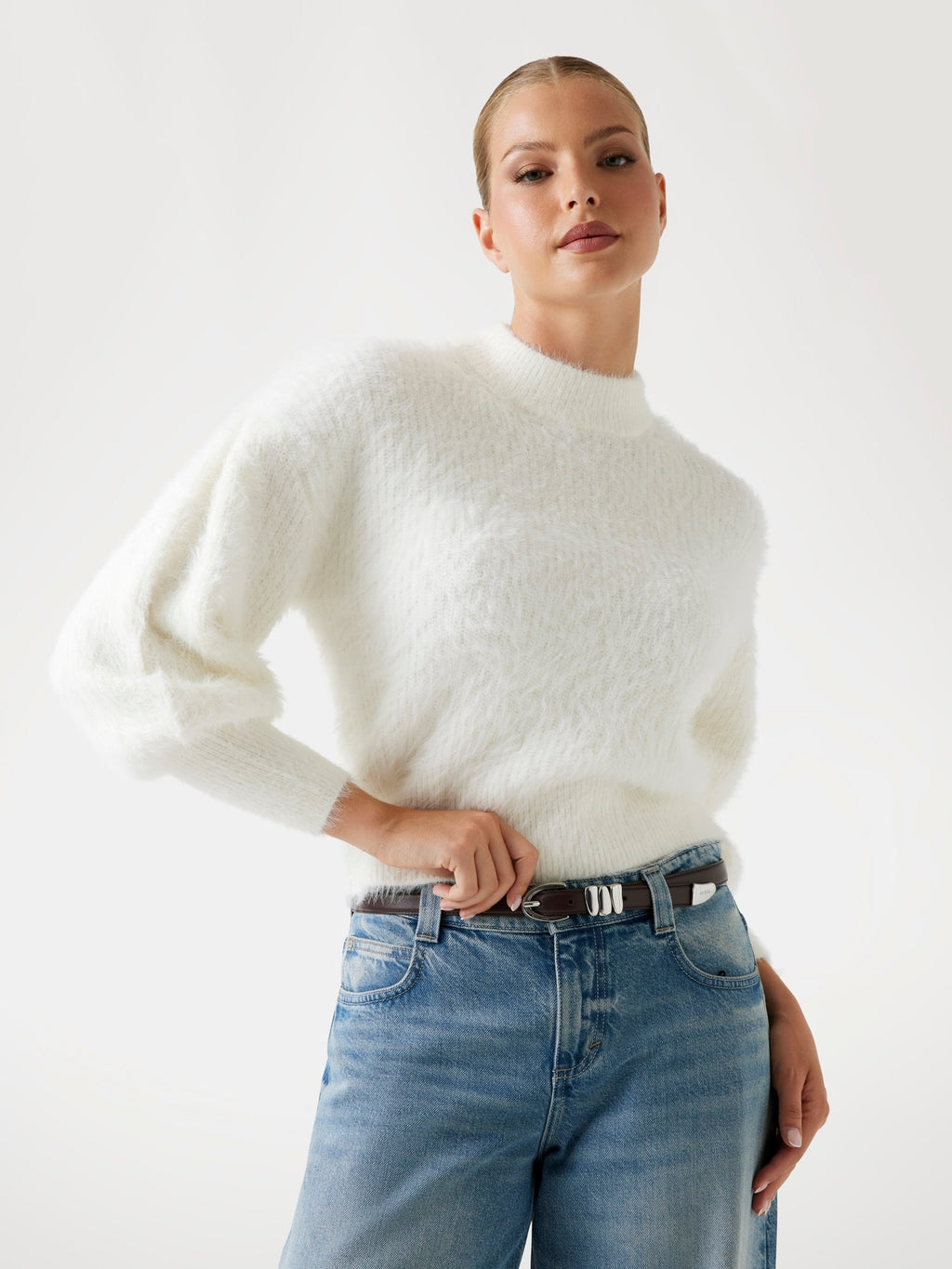 Crew neck fuzzy yarn sweater