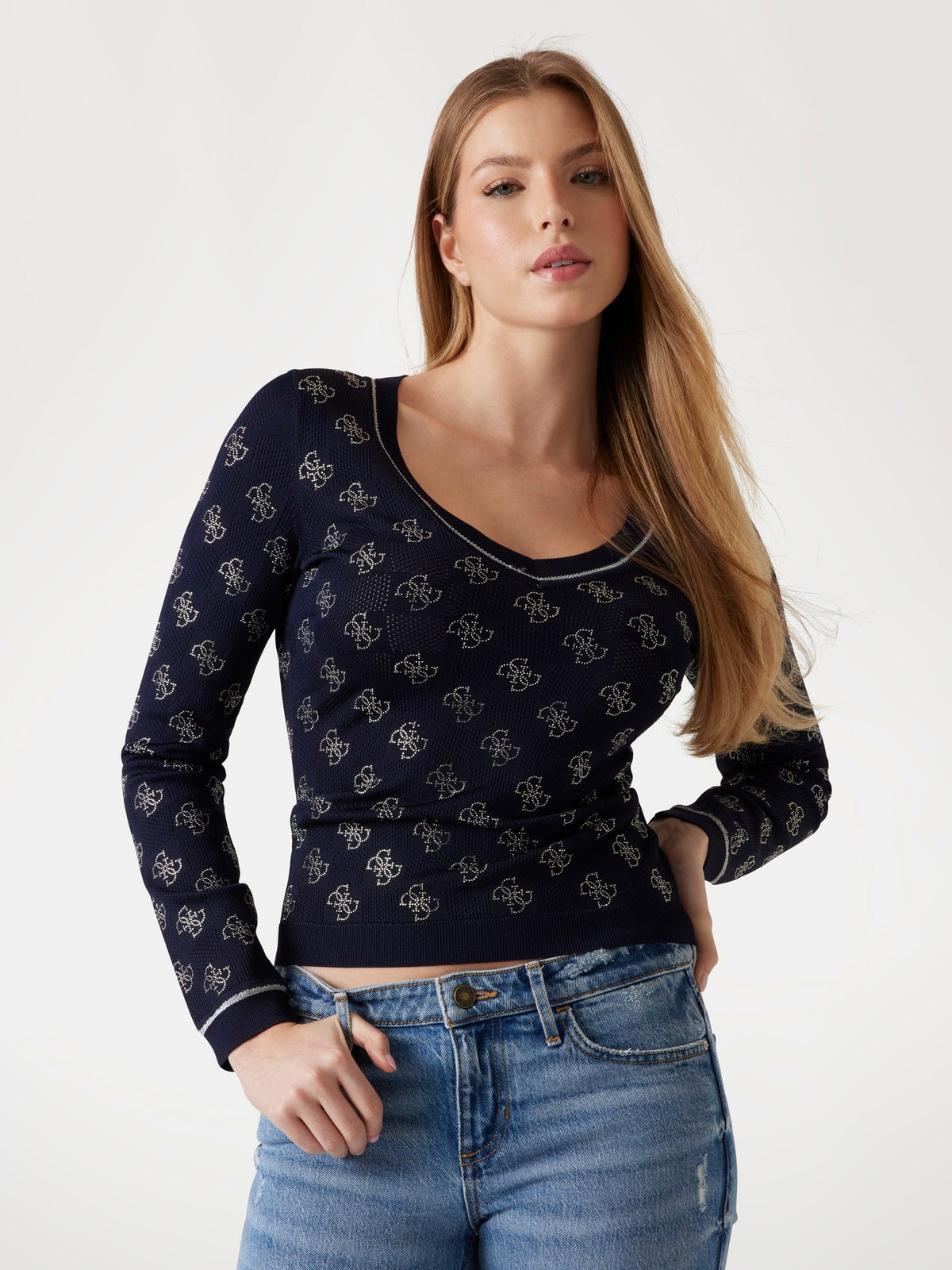 4G logo sweater